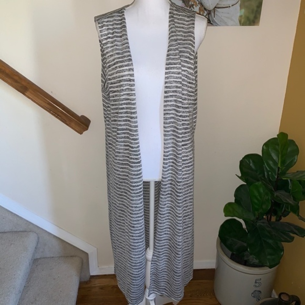 Lularoe Joy gray white sweater vest cardigan L
